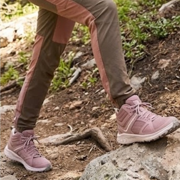 Columbia Shoes - Columbia Women's Novo Trail Mid Shoe MWOT or Box Size 9.5